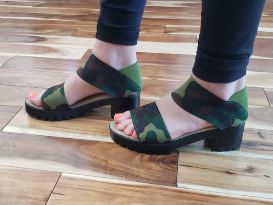 Camouflage Print Stretch Sandal Size 10