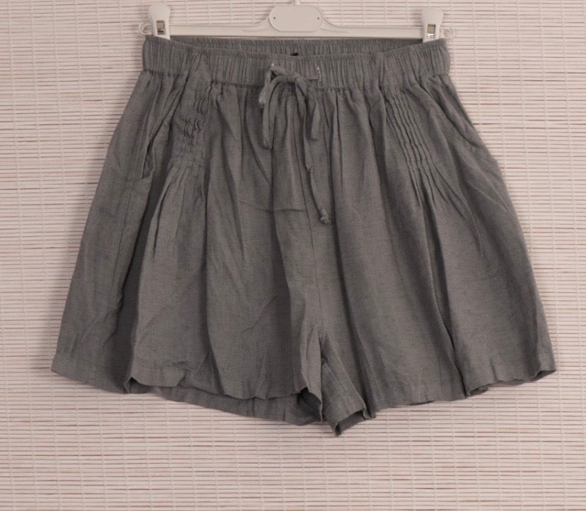 Italian Linen Pleated Shorts With Side Pockets in Gray